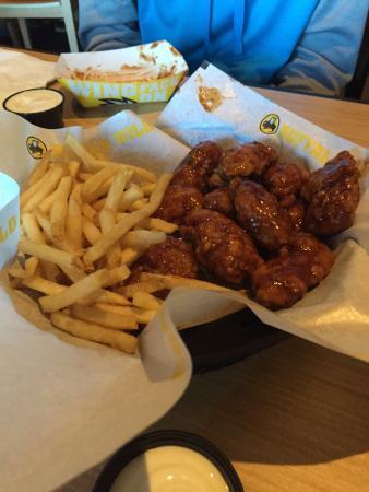 Buffalo Wild Wings Grill & Bar