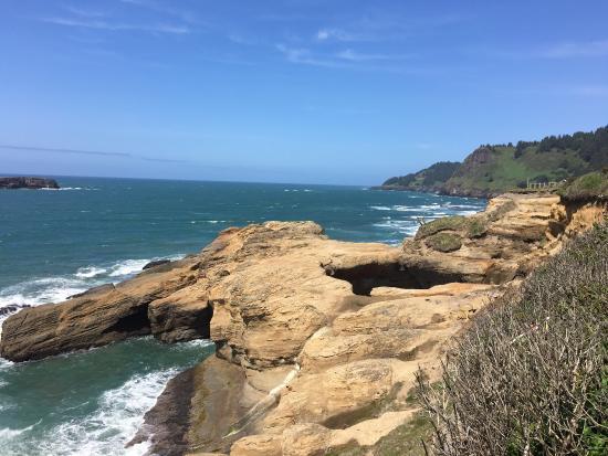 Devils Punchbowl State Natural Area
